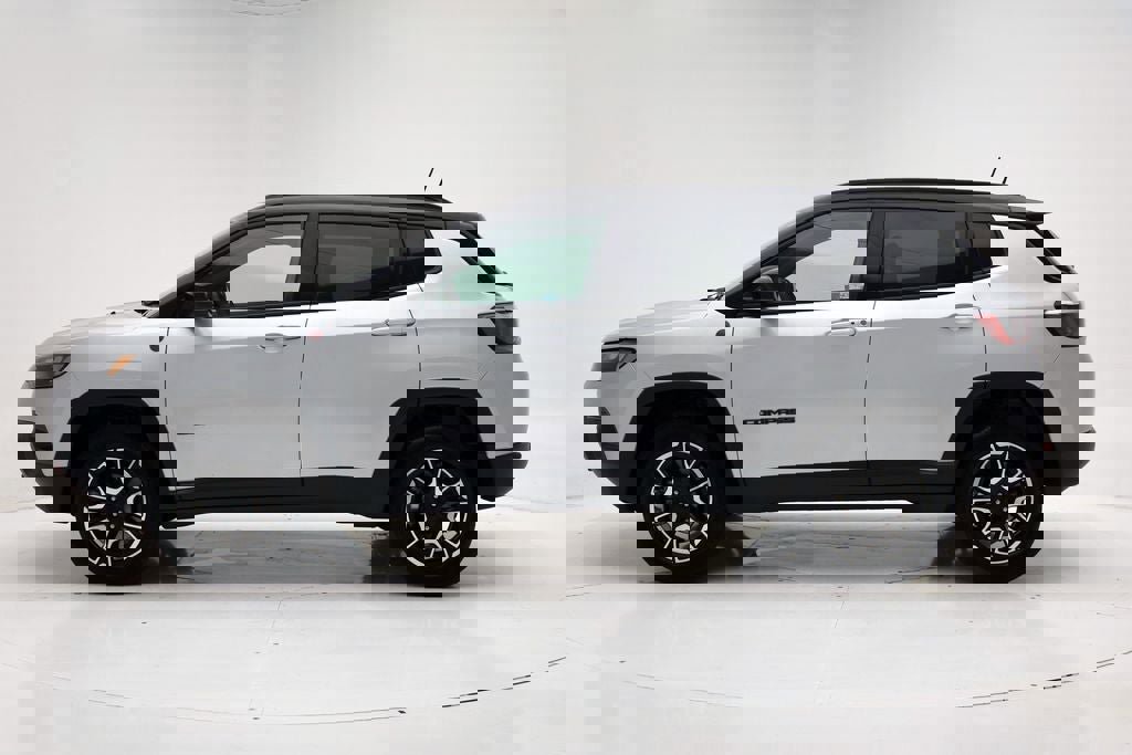 Used 2024 Jeep Compass Trailhawk image 6