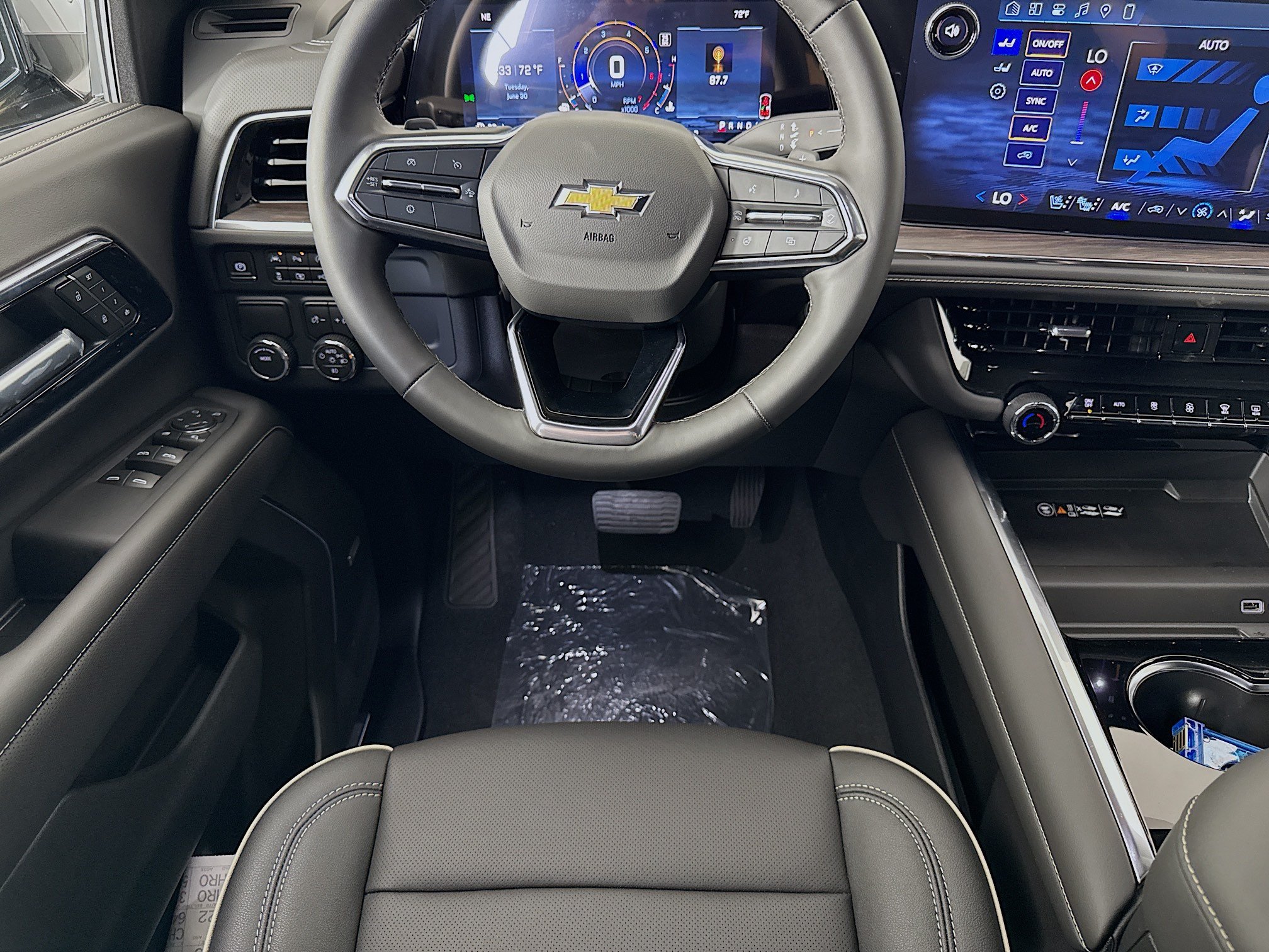 New 2026 Chevrolet Suburban Premier RWD image 24