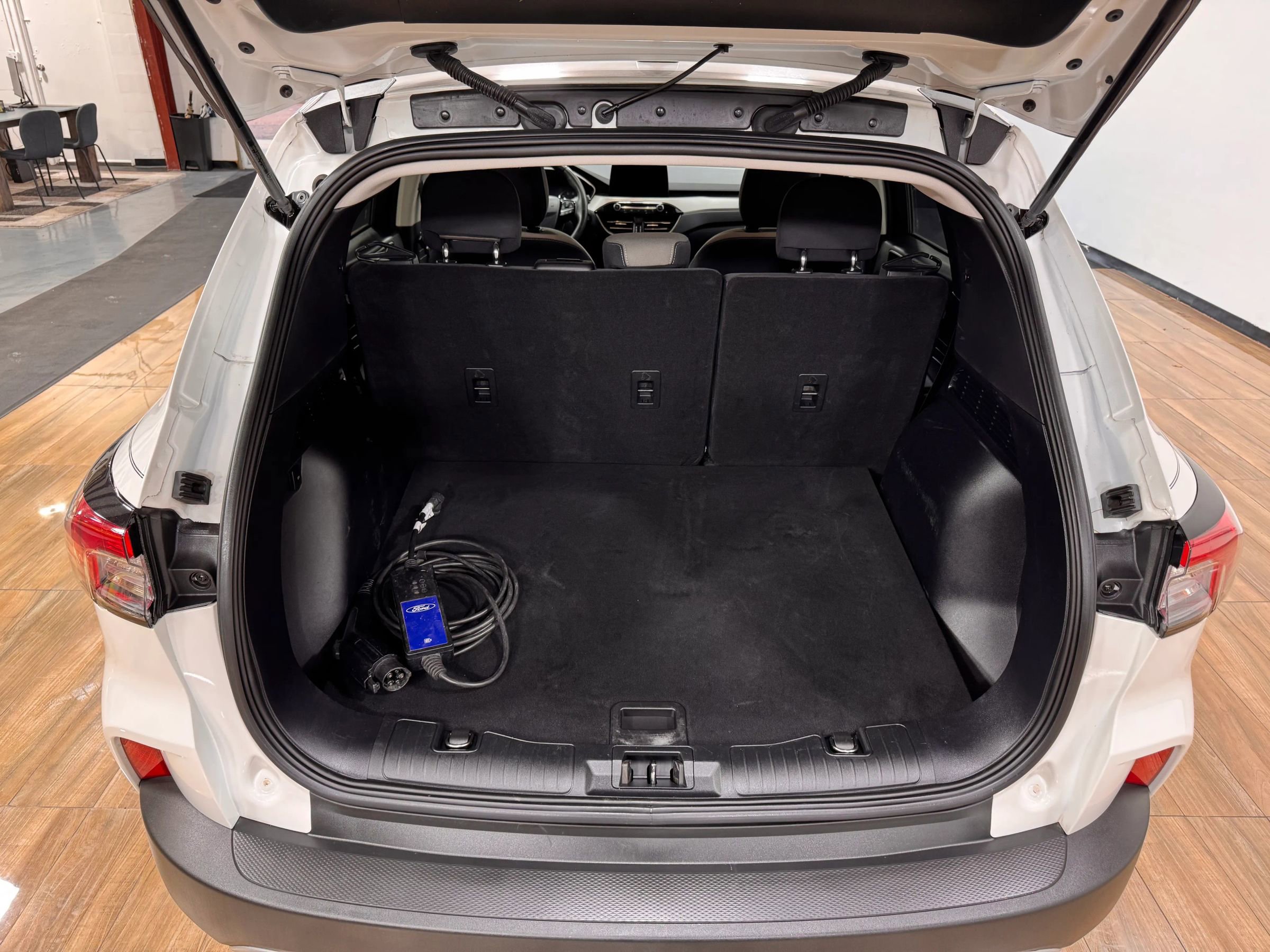 Used 2022 Ford Escape SE w/ Cold Weather Package image 8