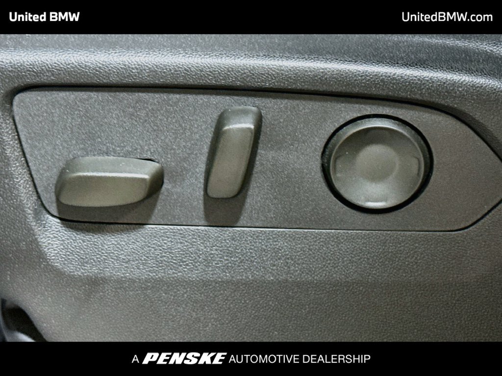 Used 2025 GMC Yukon AT4 AWD/4WD image 11