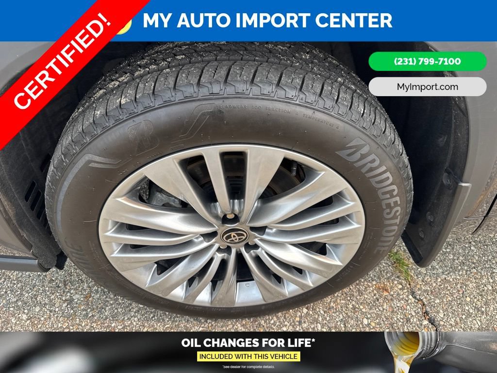 Certified 2025 Toyota Highlander Platinum AWD/4WD image 9