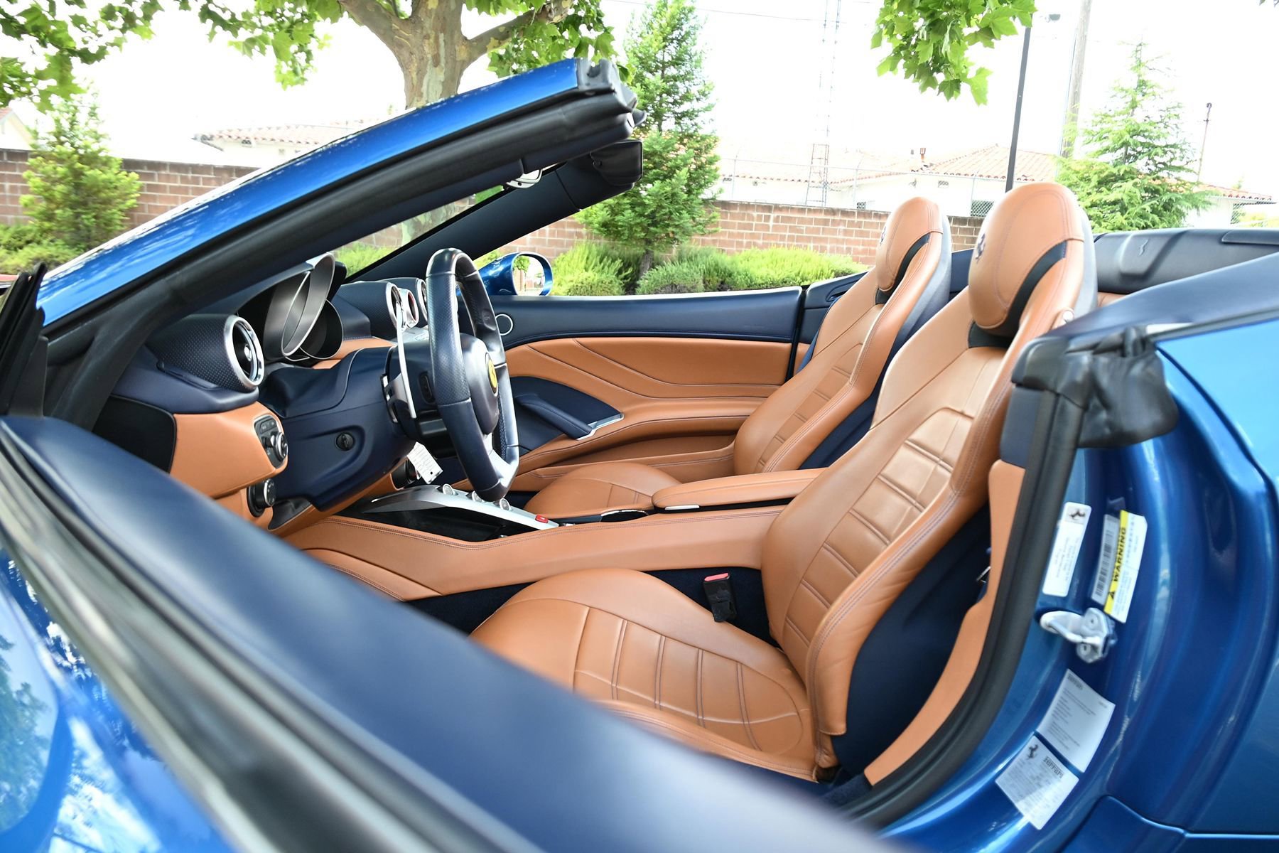 Used 2015 Ferrari California T RWD image 39