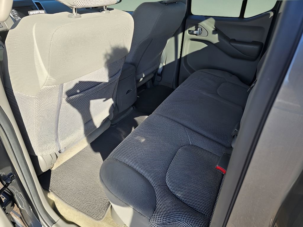 Used 2017 Nissan Frontier SV image 16