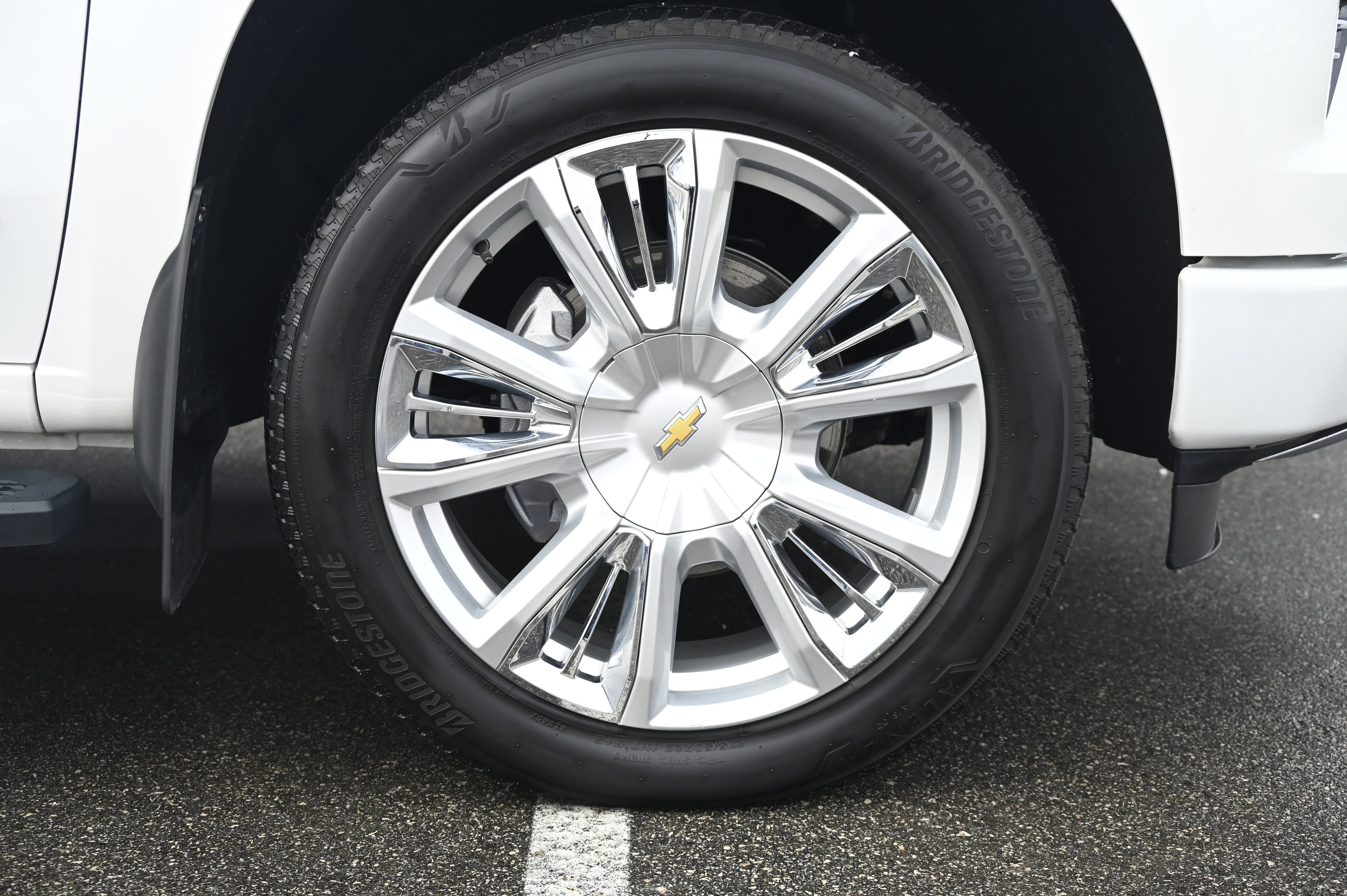 Used 2023 Chevrolet Silverado 1500 High Country w/ Technology Package image 15