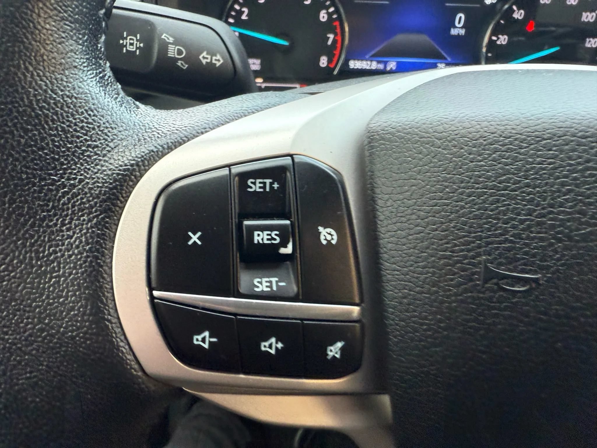 Used 2021 Ford Explorer XLT AWD/4WD image 13