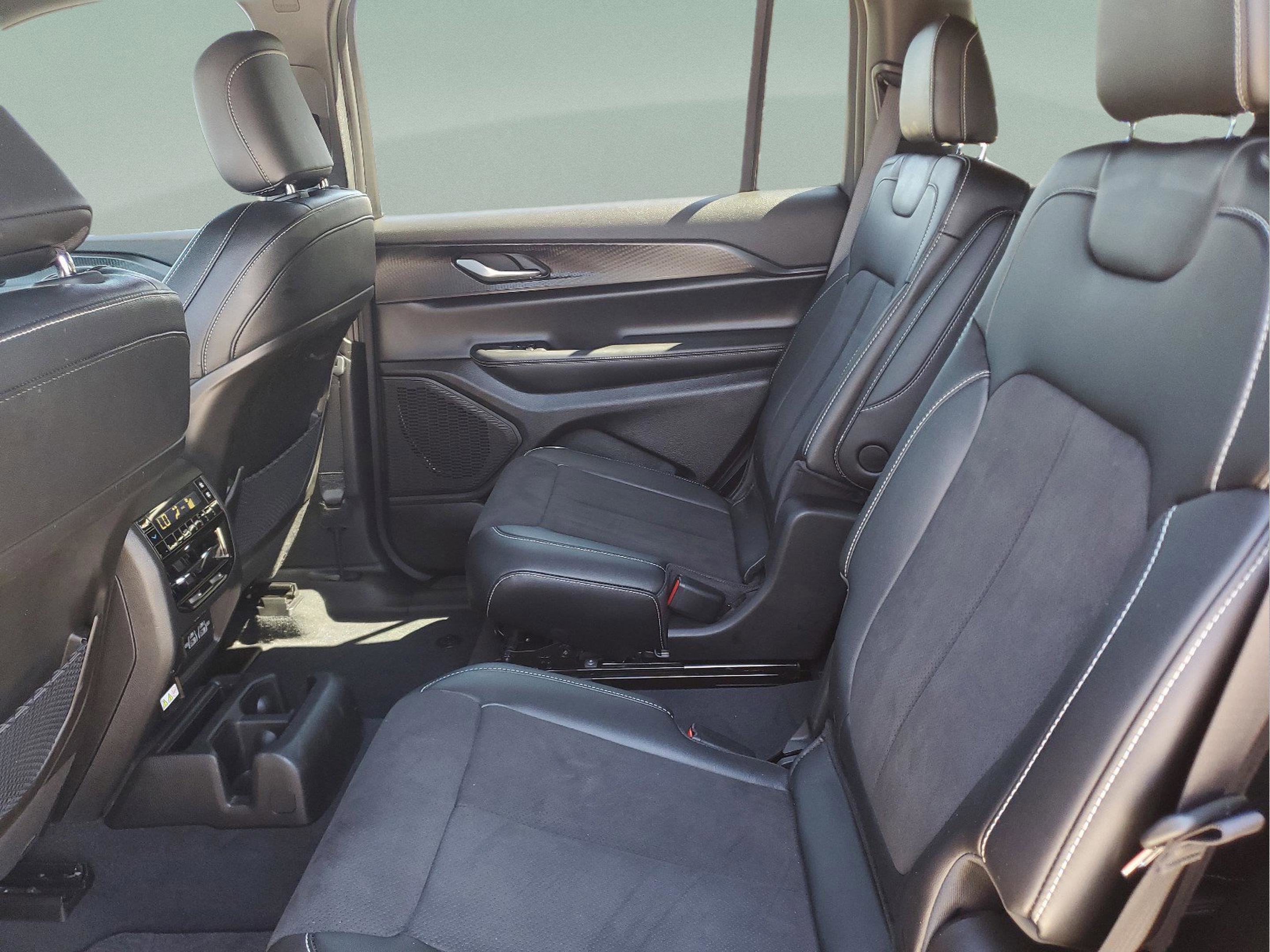 Certified 2023 Jeep Grand Cherokee L Laredo image 9