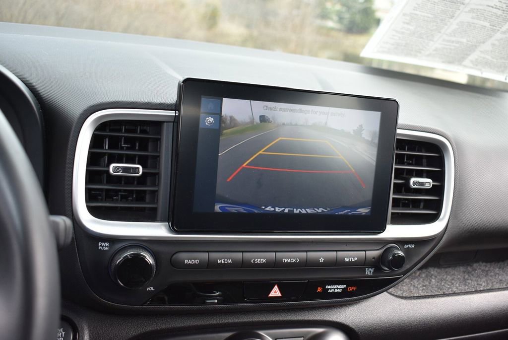 Used 2024 Hyundai Venue SEL FWD image 19