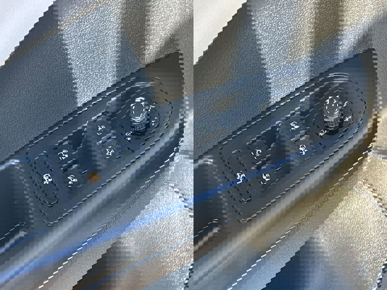 Certified 2025 Volkswagen Taos SE image 18