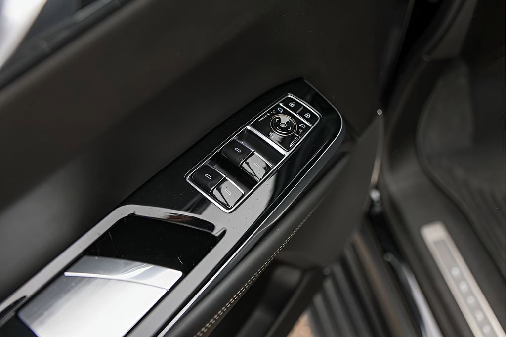 Certified 2025 Cadillac Escalade ESV Premium Luxury w/ Touring Package AWD/4WD image 20