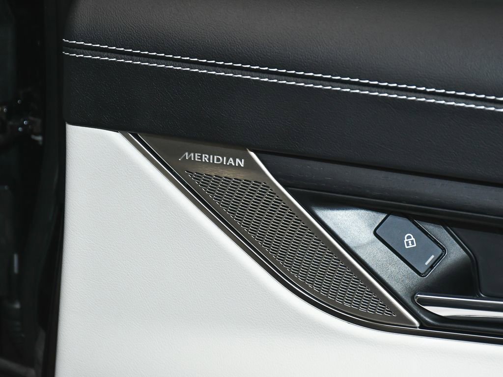 Used 2024 Jaguar XF R-Dynamic SE image 16