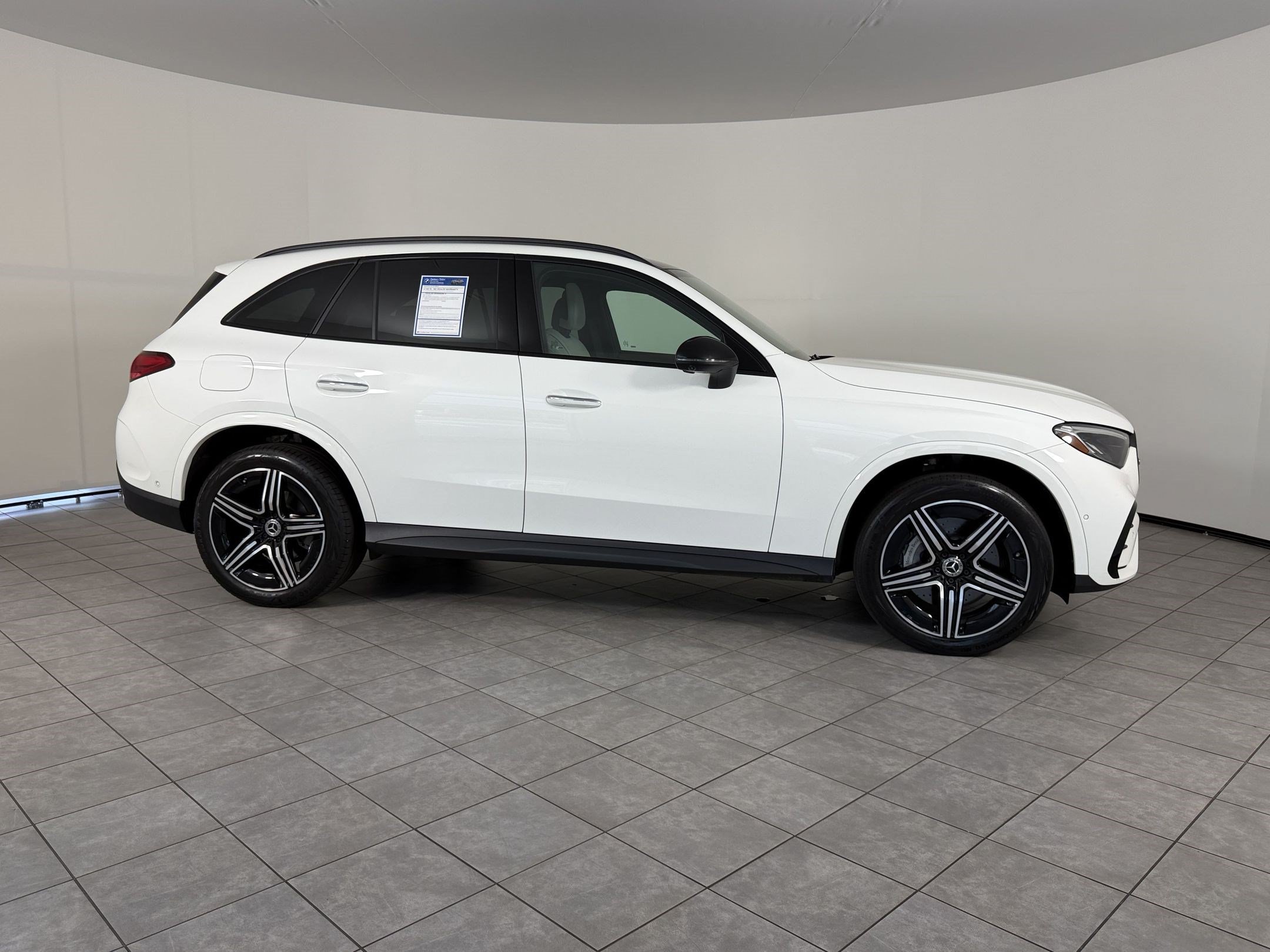 Used 2024 Mercedes-Benz GLC 300 4MATIC image 8