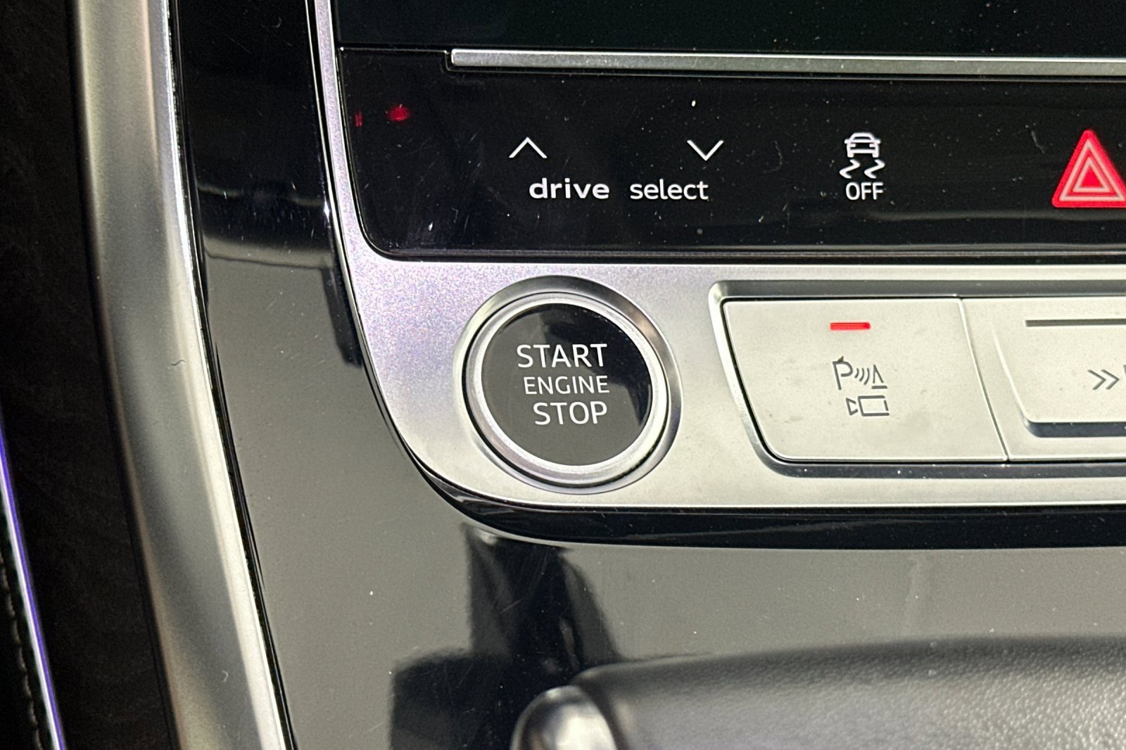 Used 2023 Audi Q8 Prestige w/ Prestige Package image 22