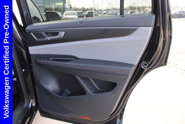Used 2025 Volkswagen Atlas Peak Edition SE AWD/4WD image 25