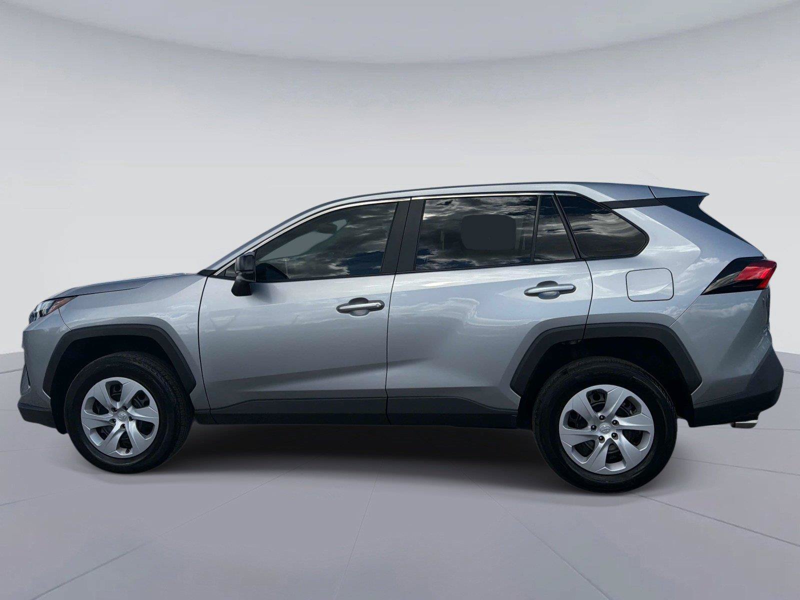 Used 2024 Toyota RAV4 LE FWD image 7