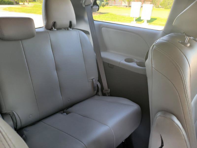 Used 2020 Toyota Sienna L FWD image 18