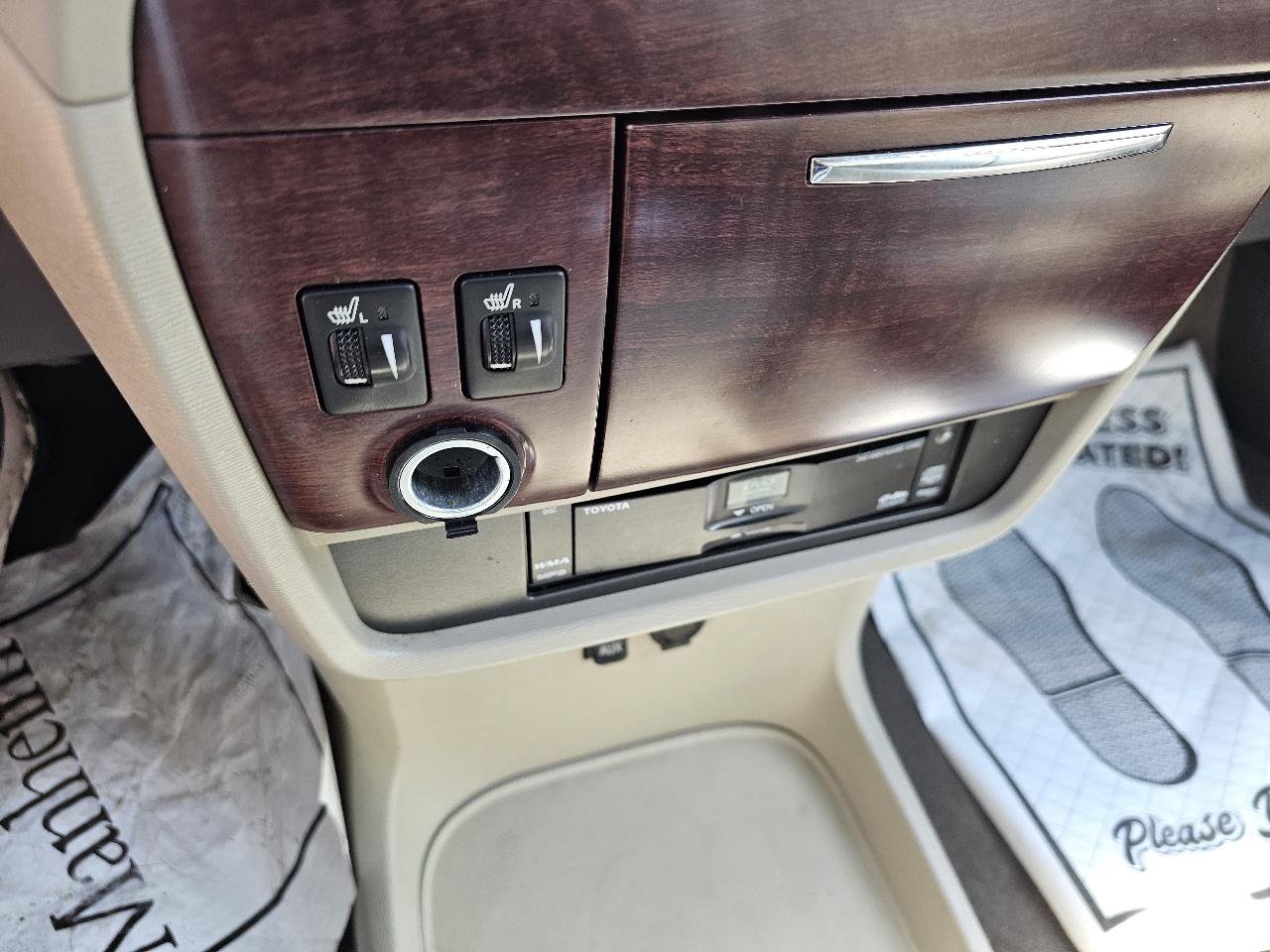 Used 2014 Toyota Sienna XLE w/ Entertainment Package FWD image 19