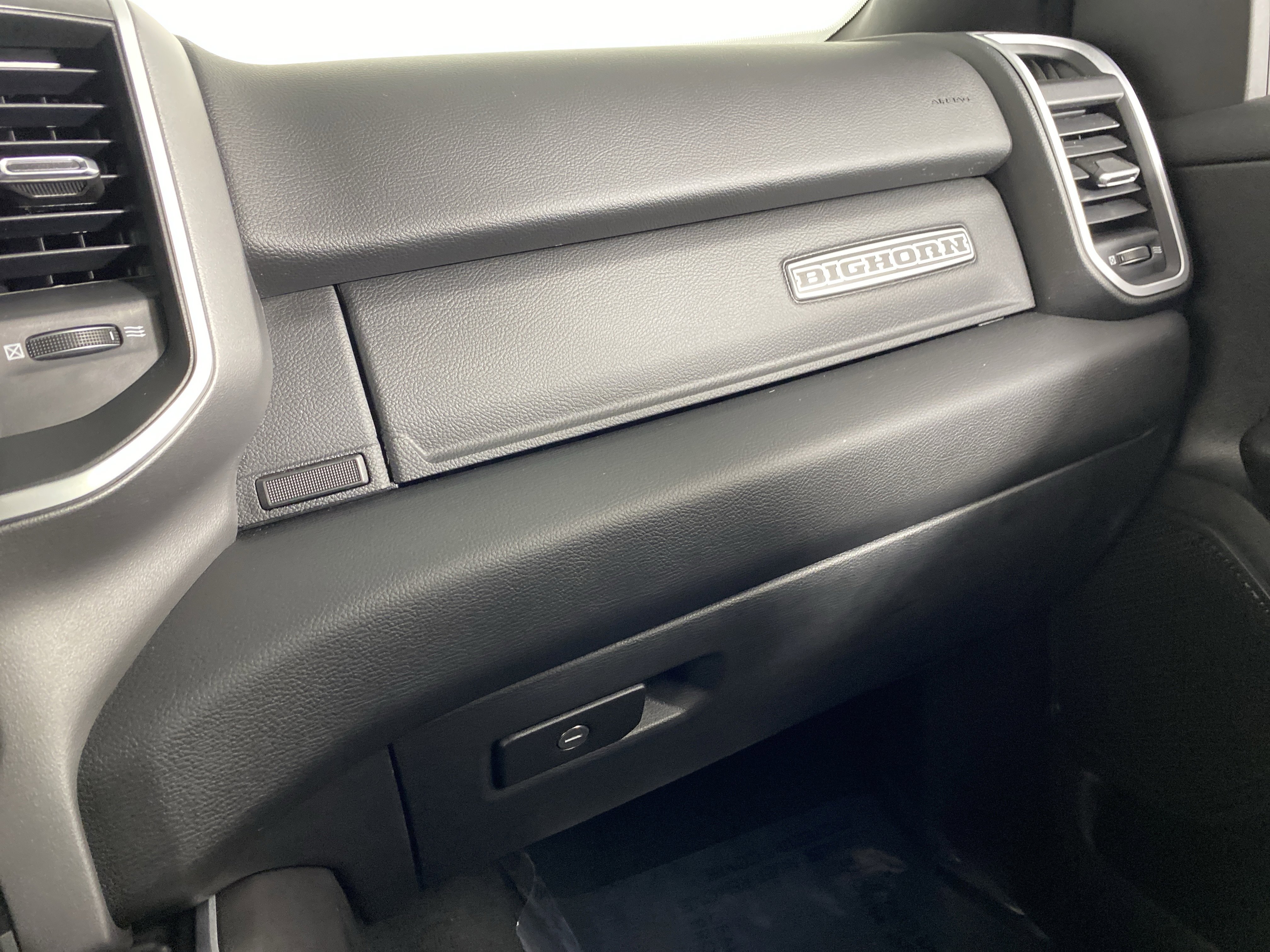 Used 2022 RAM 1500 Big Horn AWD/4WD image 32