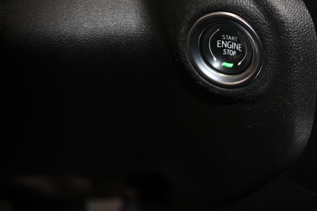 Used 2021 Chevrolet Silverado 1500 RST image 25