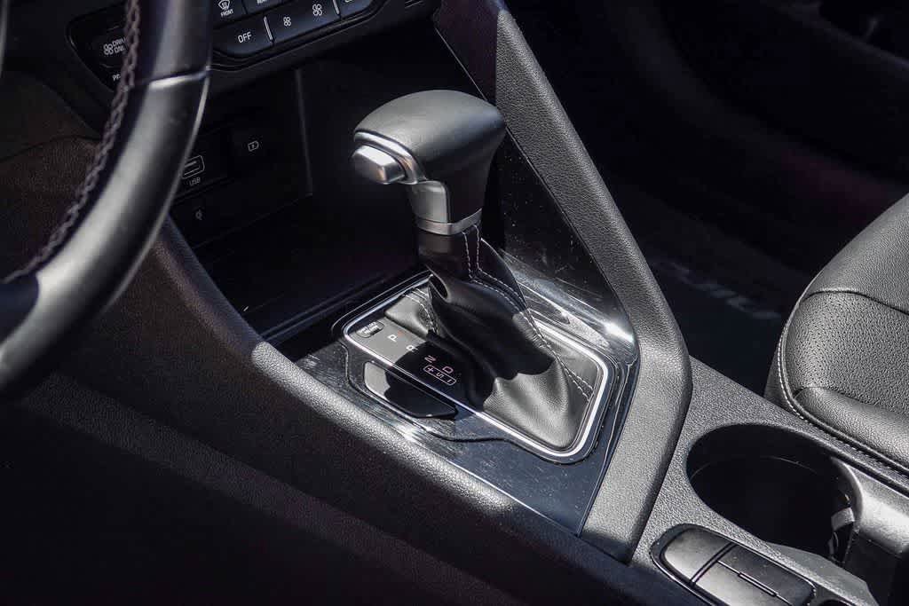 Certified 2022 Kia Niro Touring Special Edition FWD image 18