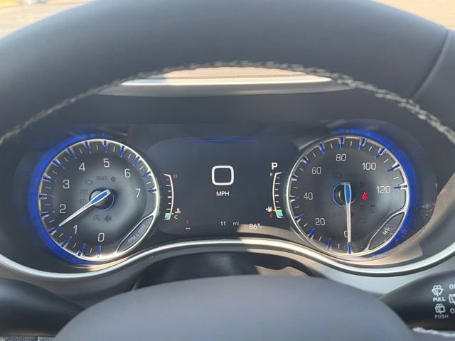 New 2027 Chrysler Pacifica Limited w/ Family Tech Group AWD/4WD image 20