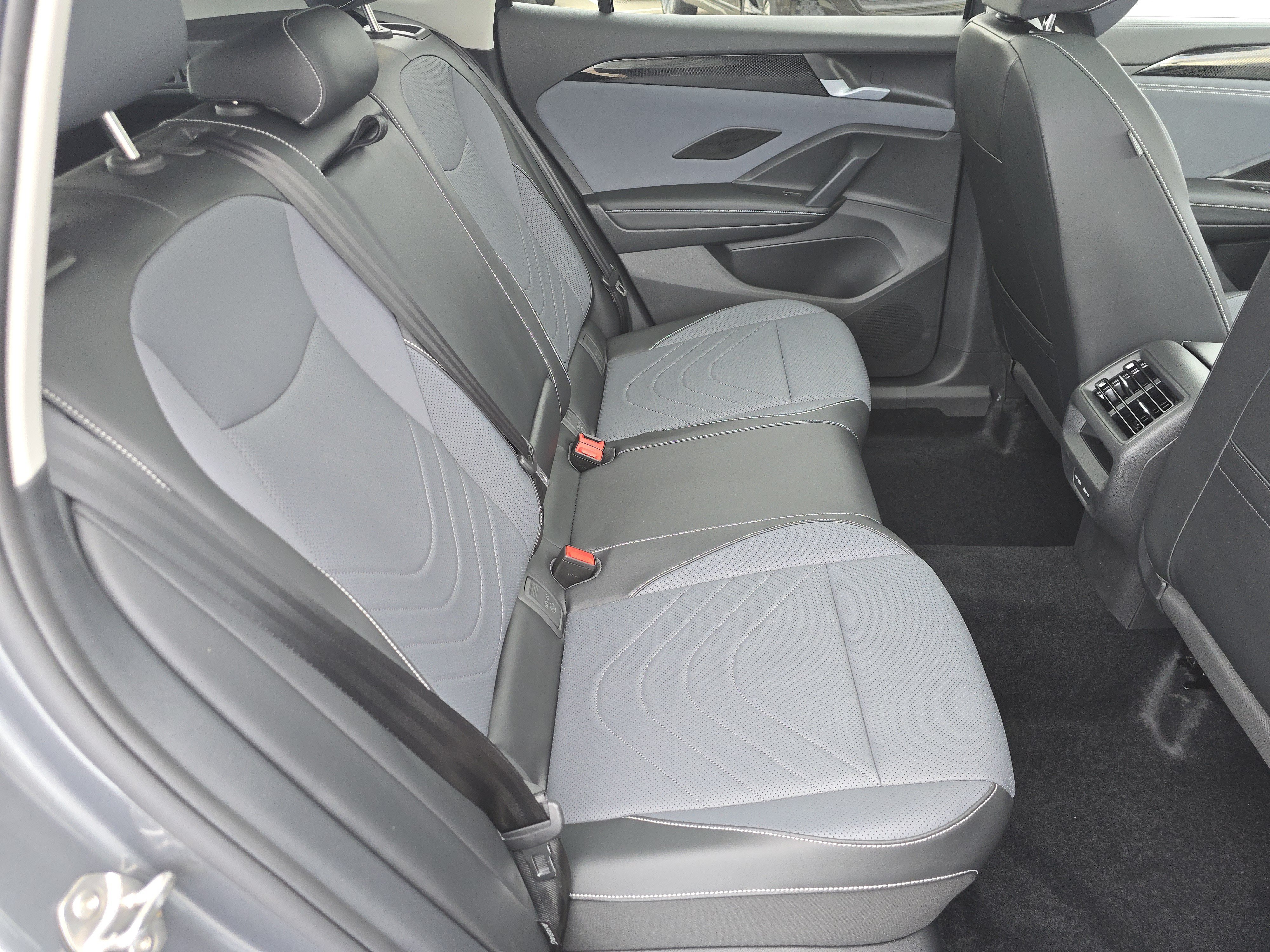 New 2026 Volkswagen Tiguan SE AWD/4WD image 16