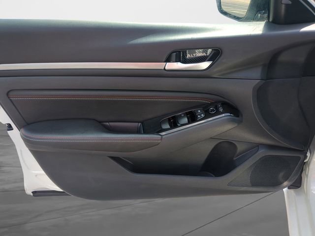 Used 2023 Nissan Altima 2.5 SR w/ SR Premium Package FWD image 9