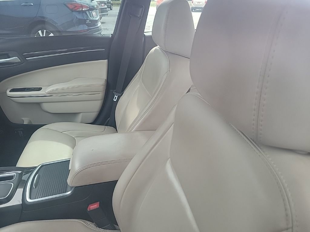 Used 2016 Chrysler 300 Limited image 23