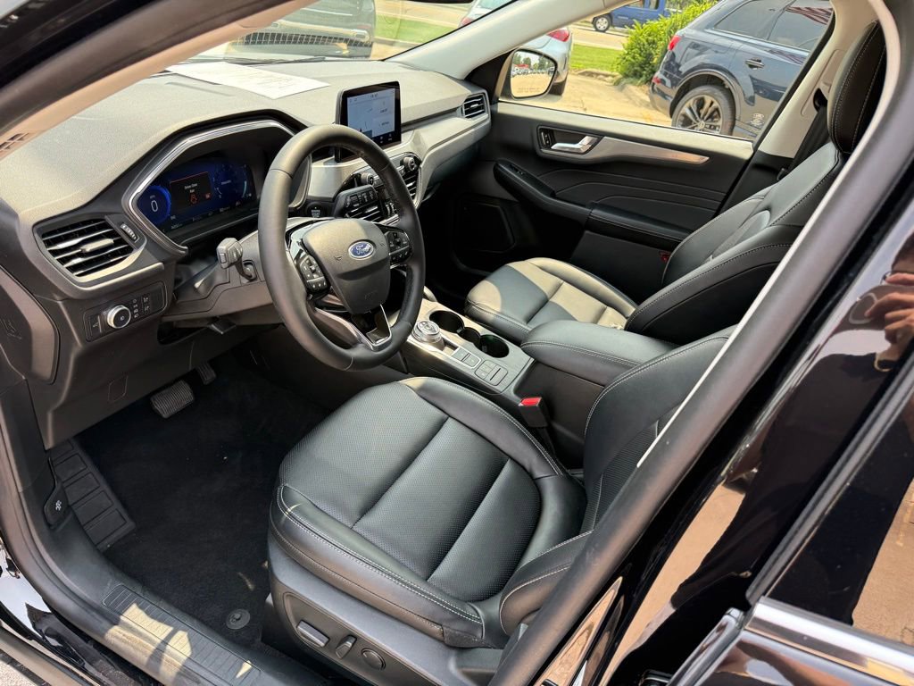 Used 2022 Ford Escape Titanium image 10