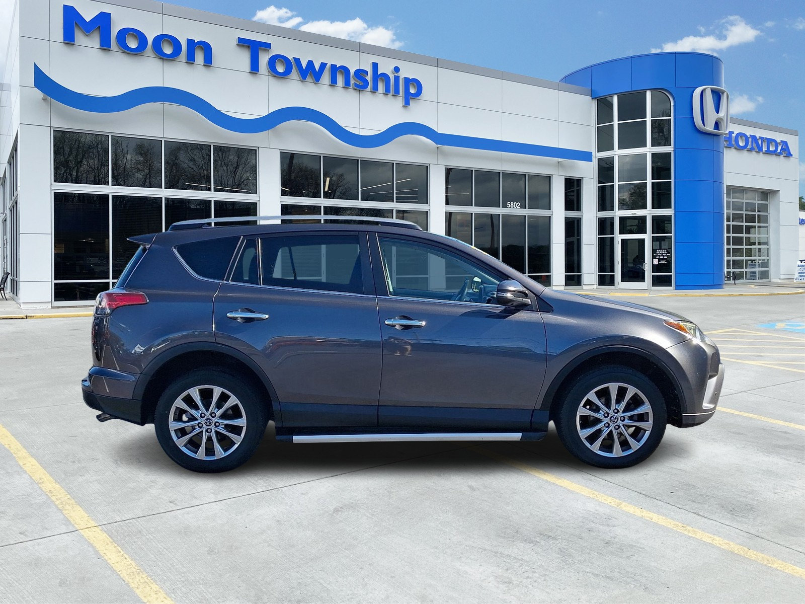 Used 2017 Toyota RAV4 Limited w/ Advanced Technology Package AWD/4WD image 7
