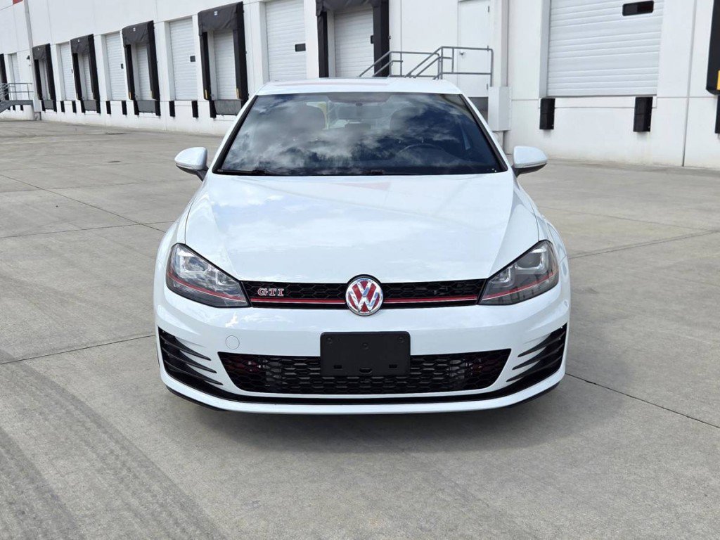 Used 2015 Volkswagen GTI SE FWD image 2