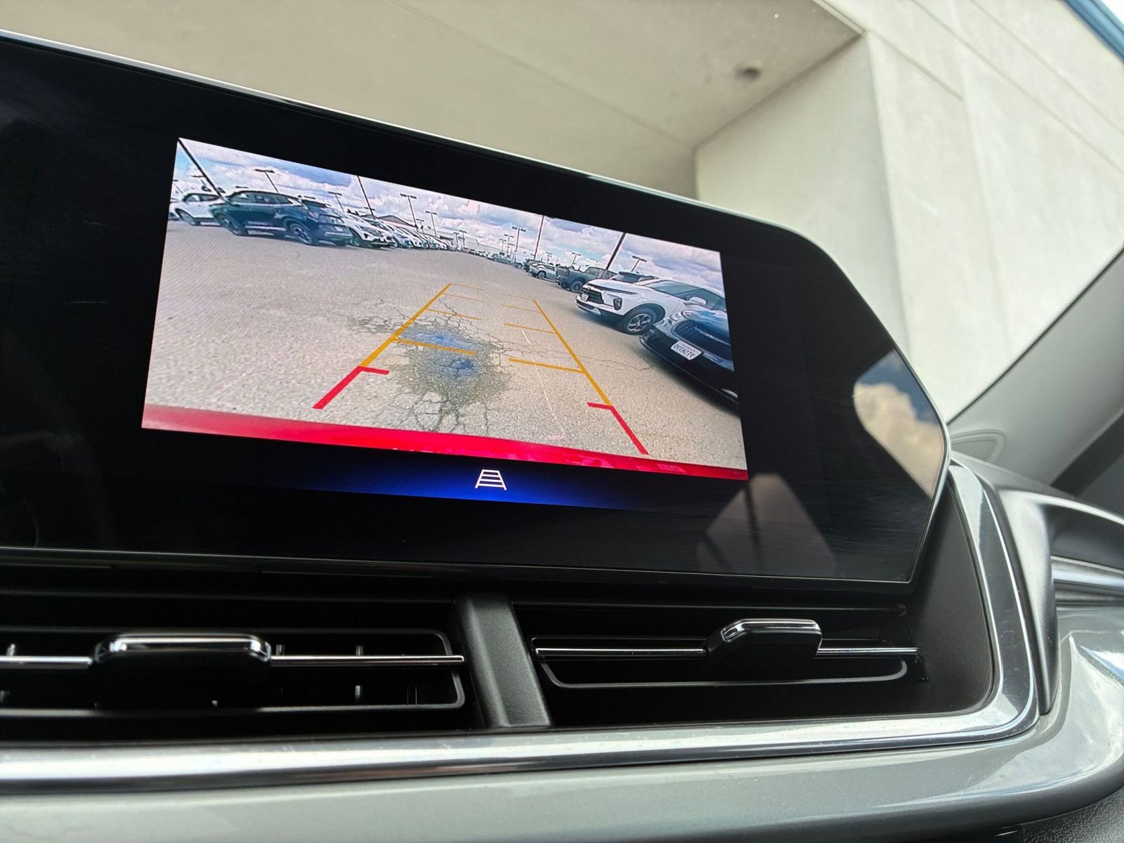 Used 2025 Chevrolet Trax LT FWD image 23