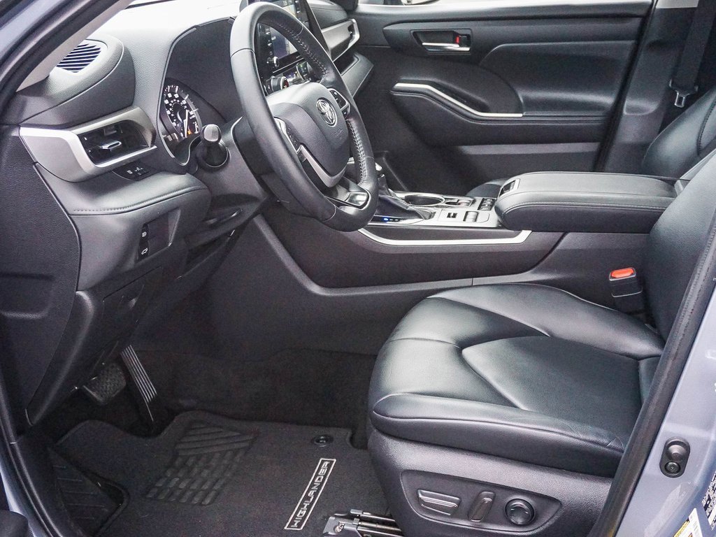 Used 2022 Toyota Highlander XLE image 18