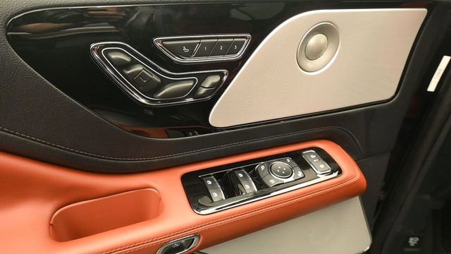 Used 2025 Lincoln Aviator Reserve w/ Equipment Group 201A AWD/4WD image 15