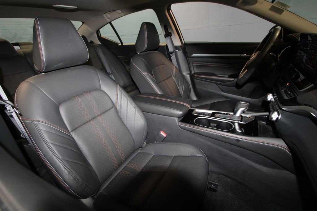 Used 2023 Nissan Altima 2.5 SR w/ SR Premium Package image 23