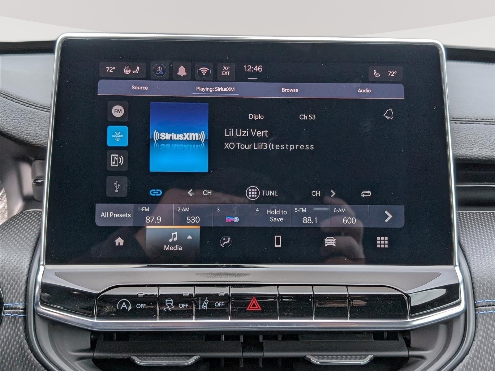 New 2025 Jeep Compass Latitude w/ Sun & Sound Group AWD/4WD image 23