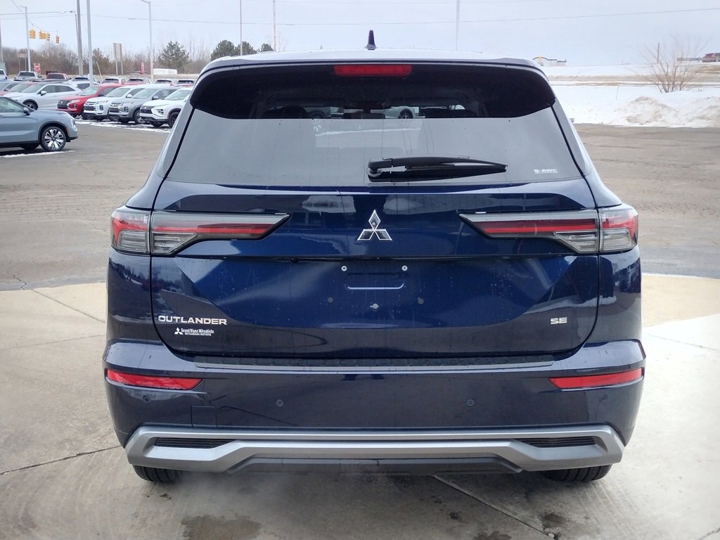 New 2026 Mitsubishi Outlander SE image 17
