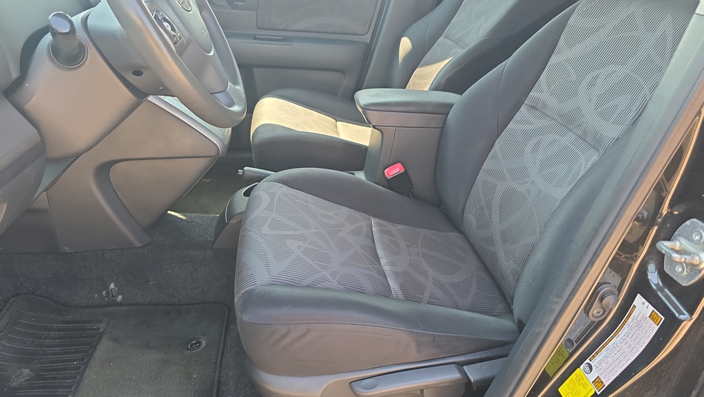 Used 2015 Scion xB FWD image 13