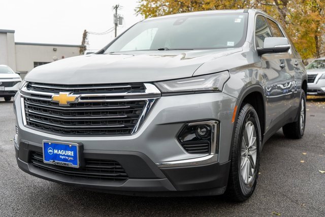 Used 2023 Chevrolet Traverse LT image 2