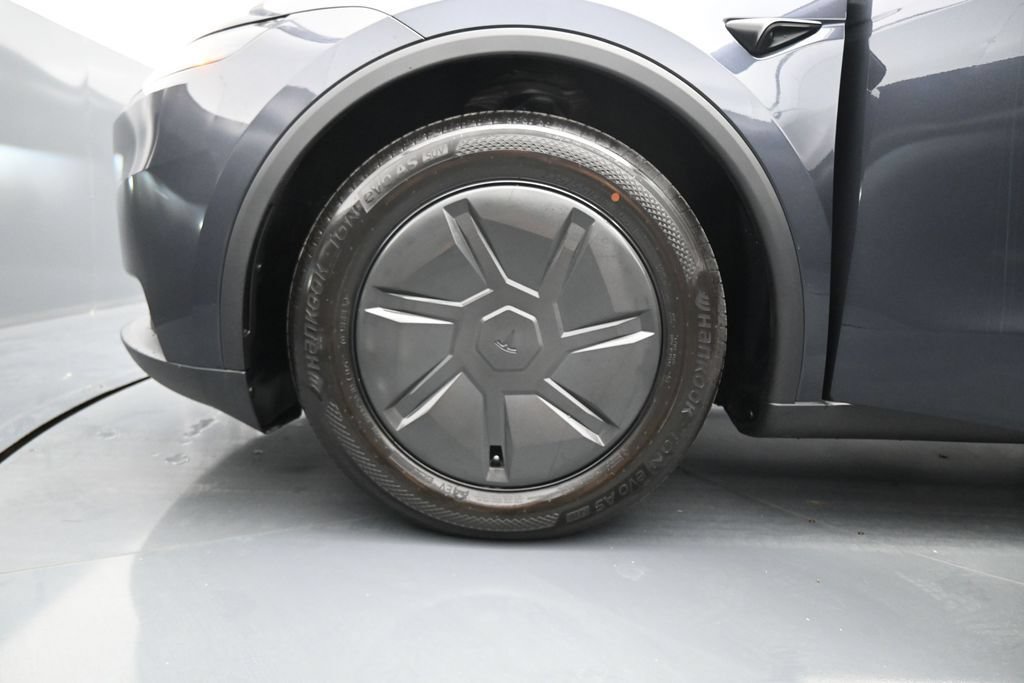 Used 2026 Tesla Model Y AWD image 25