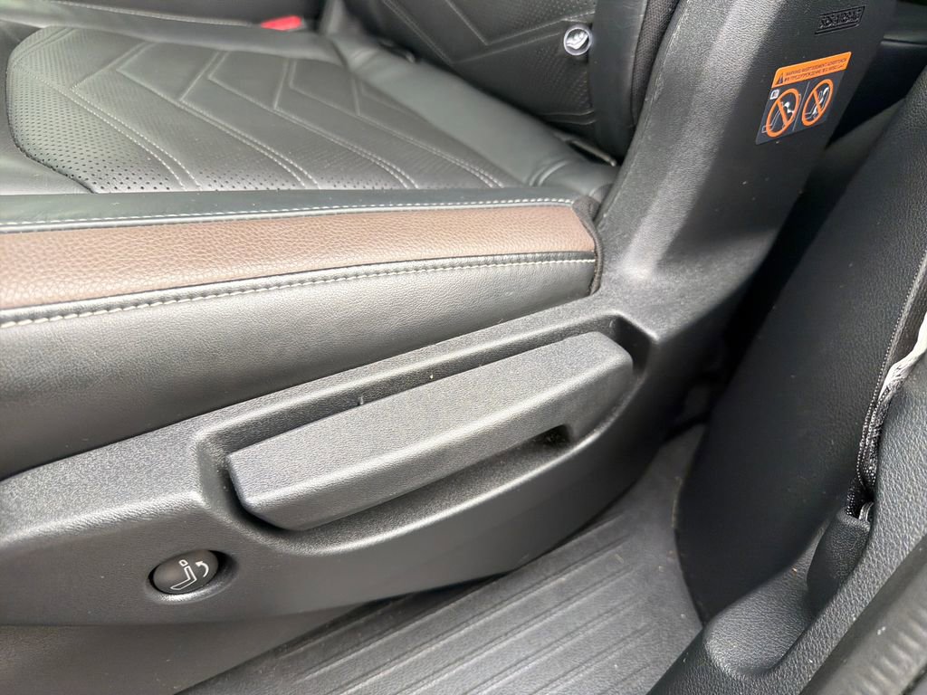 Used 2022 Nissan Pathfinder Platinum w/ Cargo Package image 22