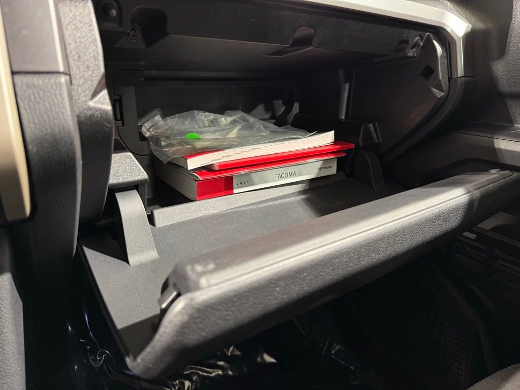 Certified 2025 Toyota Tacoma TRD Off-Road AWD/4WD image 26