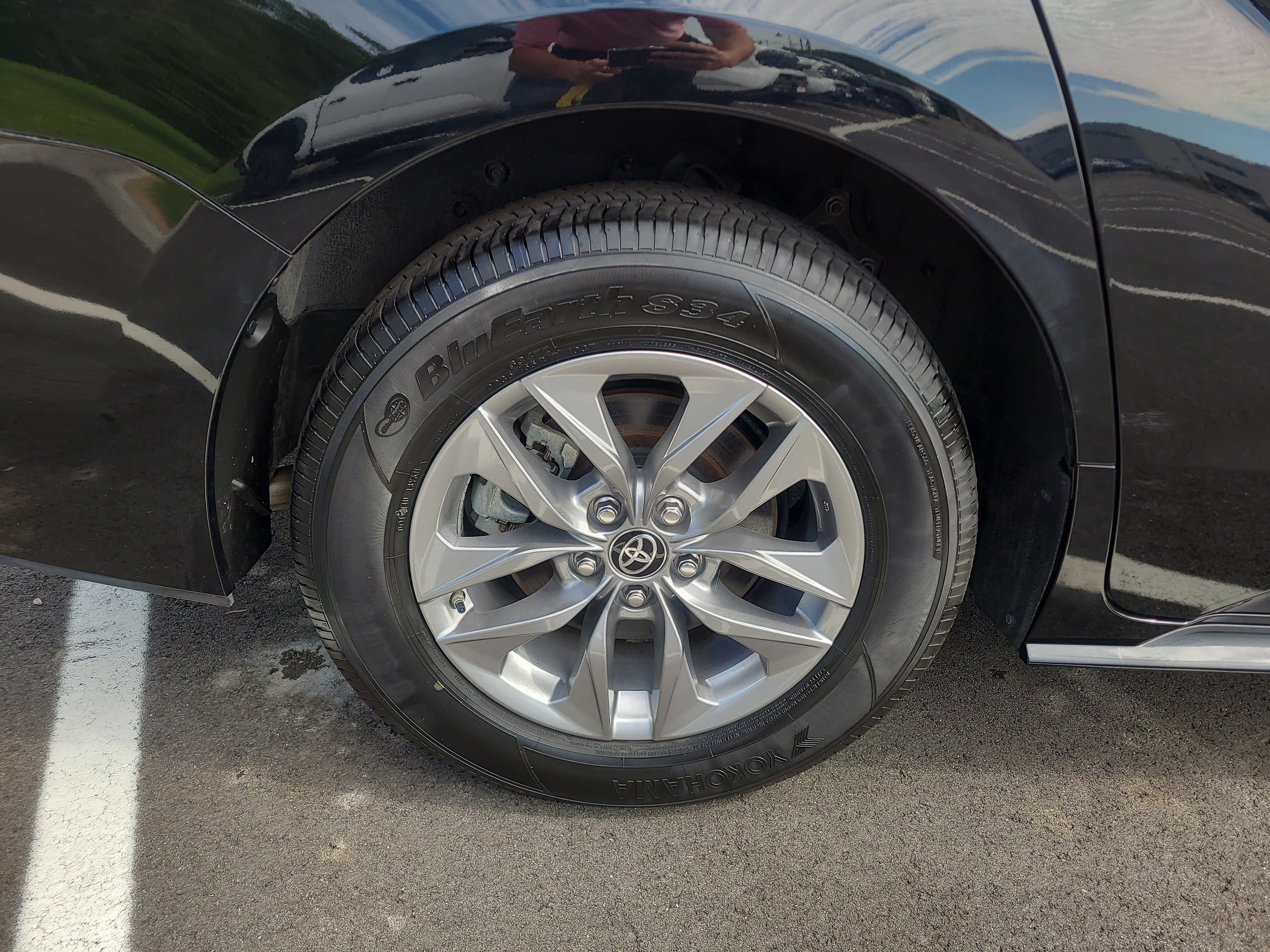 Certified 2025 Toyota Sienna LE FWD image 11