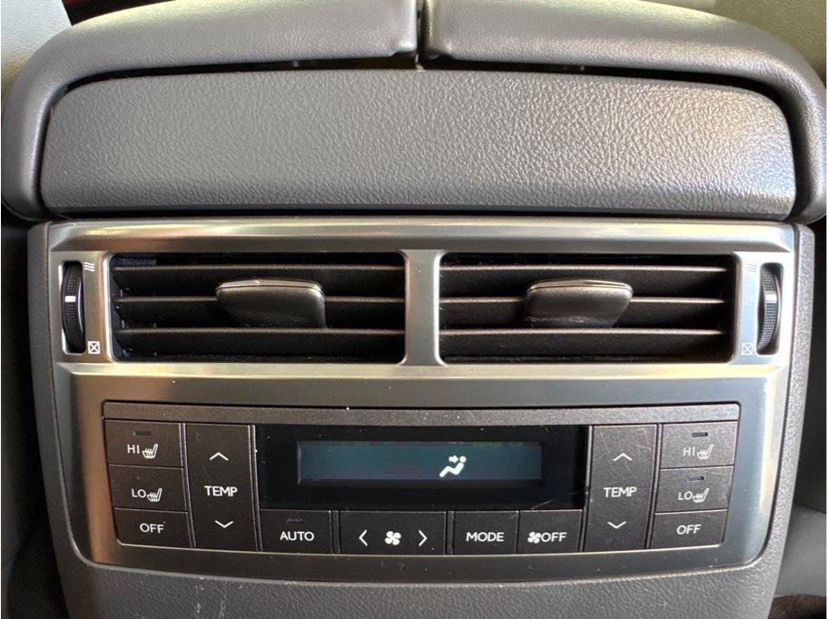 Used 2009 Lexus LX 570 4WD w/ Preferred Accessory Pkg image 17