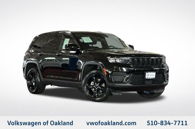 Used 2023 Jeep Grand Cherokee Altitude AWD/4WD image 1