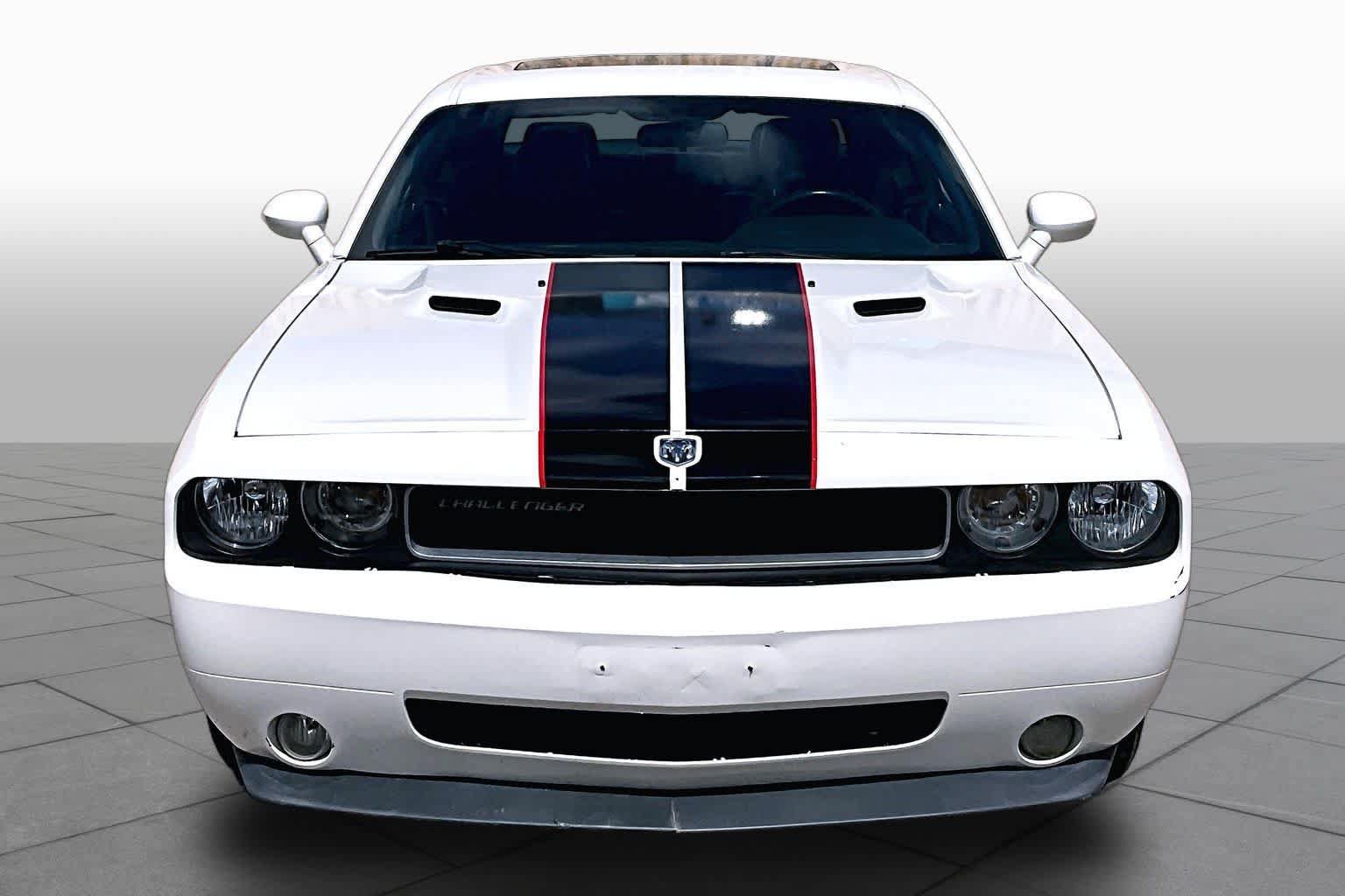 Used 2010 Dodge Challenger SE RWD image 4
