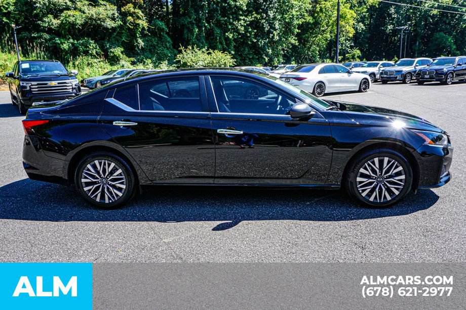 Used 2025 Nissan Altima 2.5 SV FWD image 8