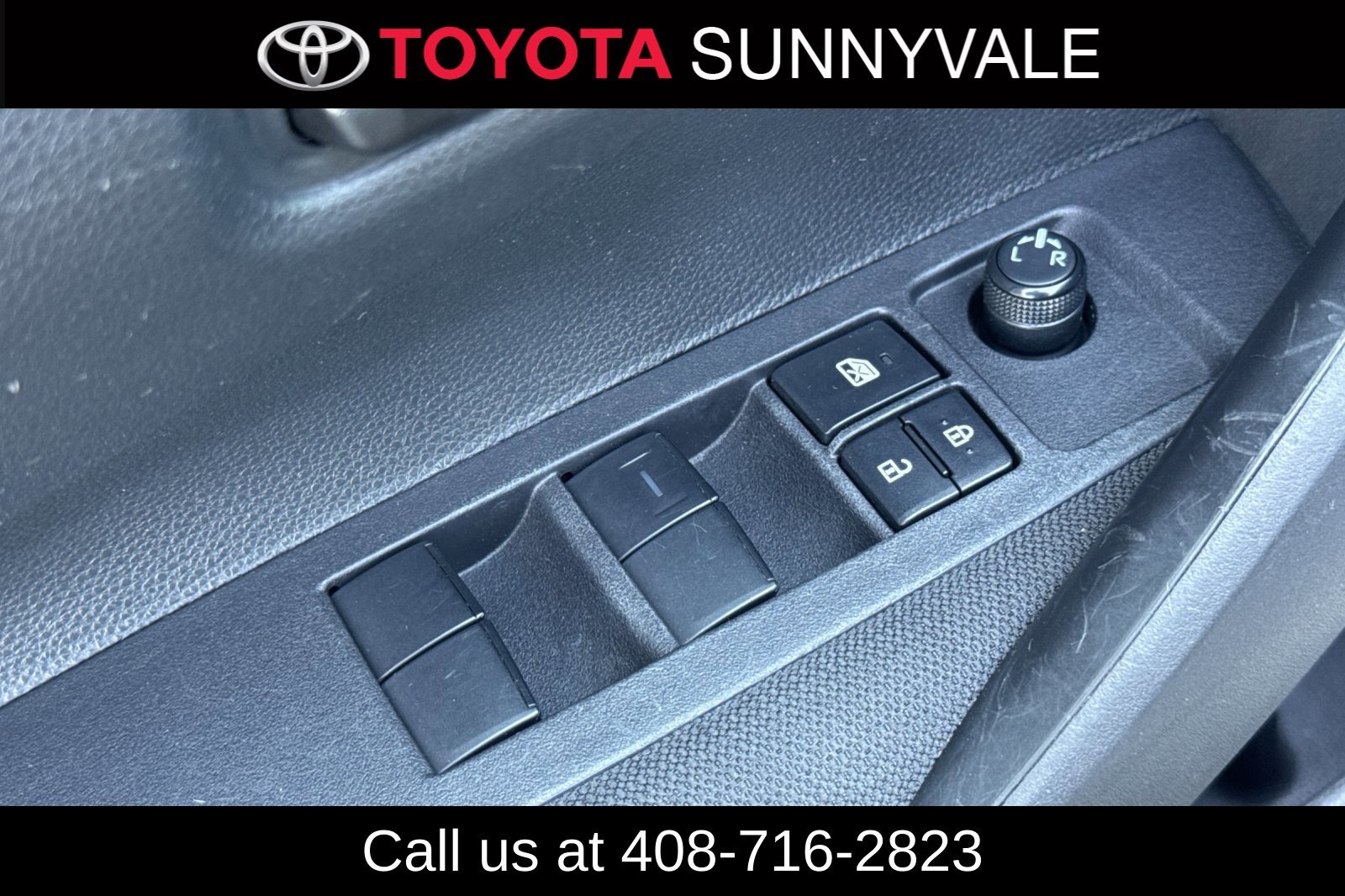 Used 2025 Toyota Corolla LE FWD image 27