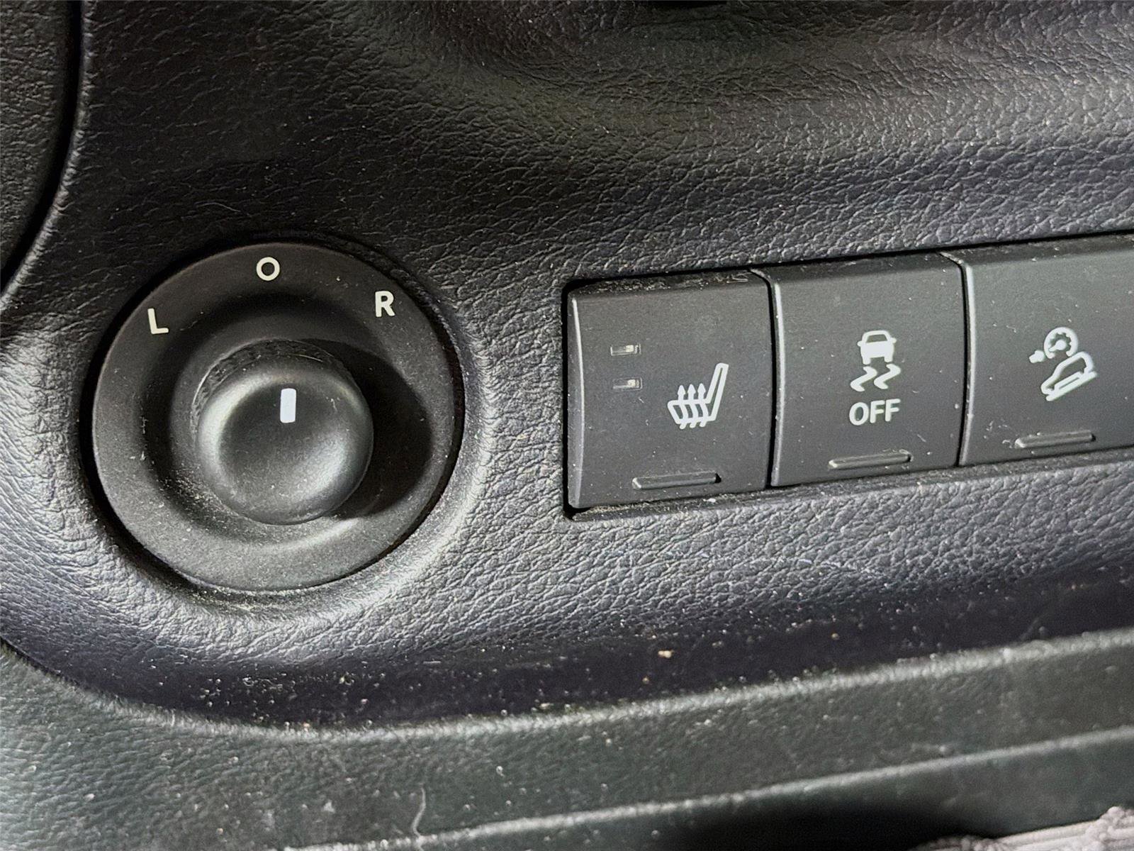 Used 2017 Jeep Wrangler Sahara w/ Connectivity Group AWD/4WD image 19