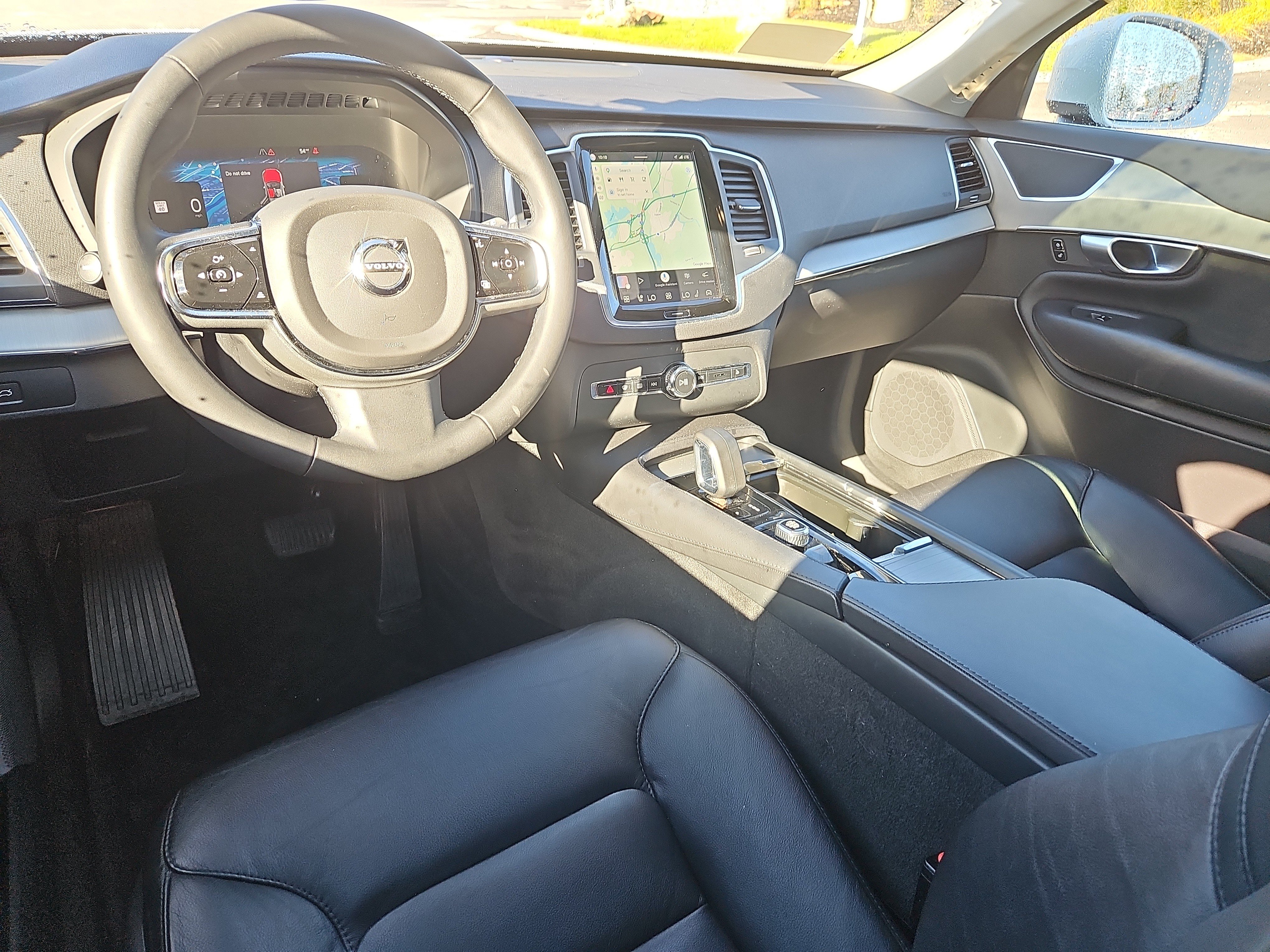 Used 2024 Volvo XC90 B5 Core w/ Climate Package AWD/4WD image 3