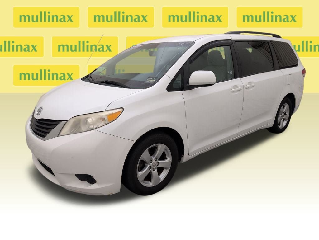 Used 2013 Toyota Sienna LE image 10